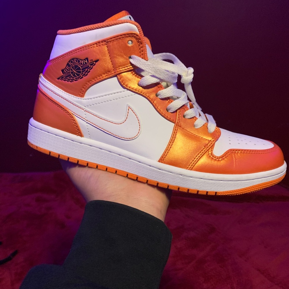 Jordan Sneakers Orange White